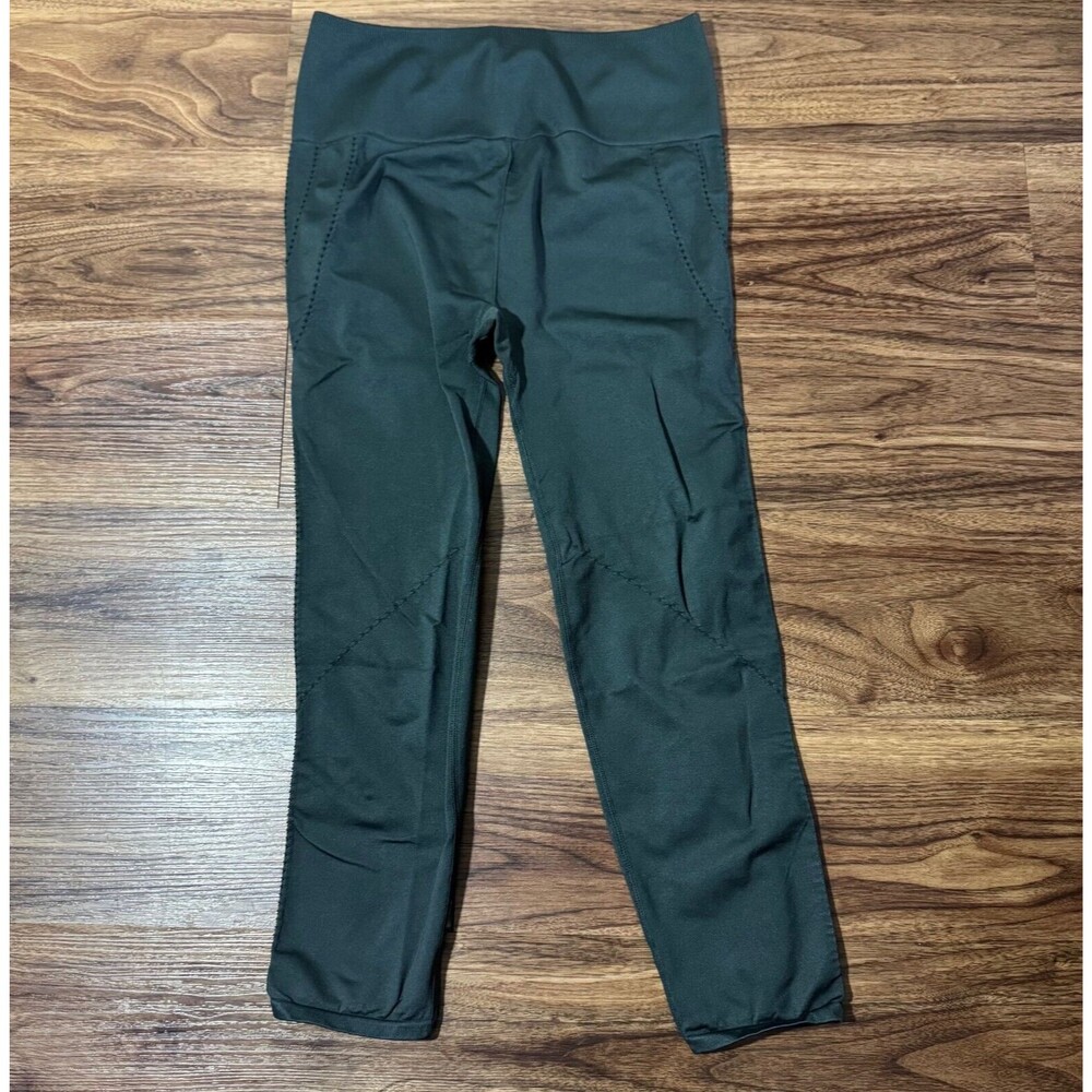 Fabletics High-Waisted Seamless Dot Capri Women's M Green Cropped Athletic Nylon
